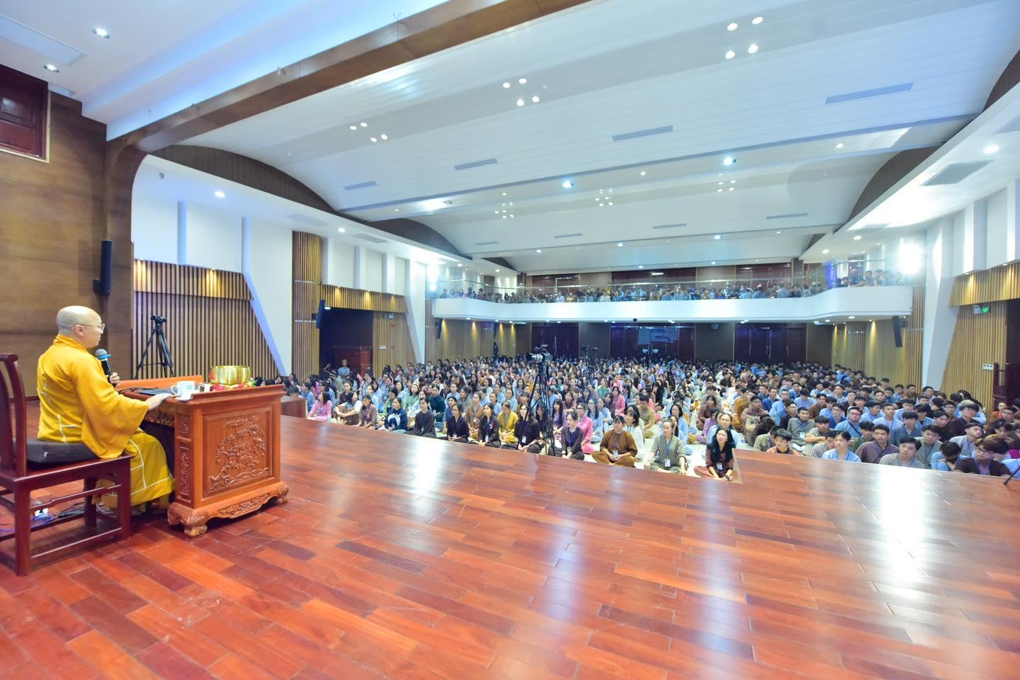 Pháp thoại "Hoa tâm bừng nở" - Pháp thoại giảng cho hơn 2.600 khóa sinh Khóa tu mùa hè chùa Hoằng Pháp
