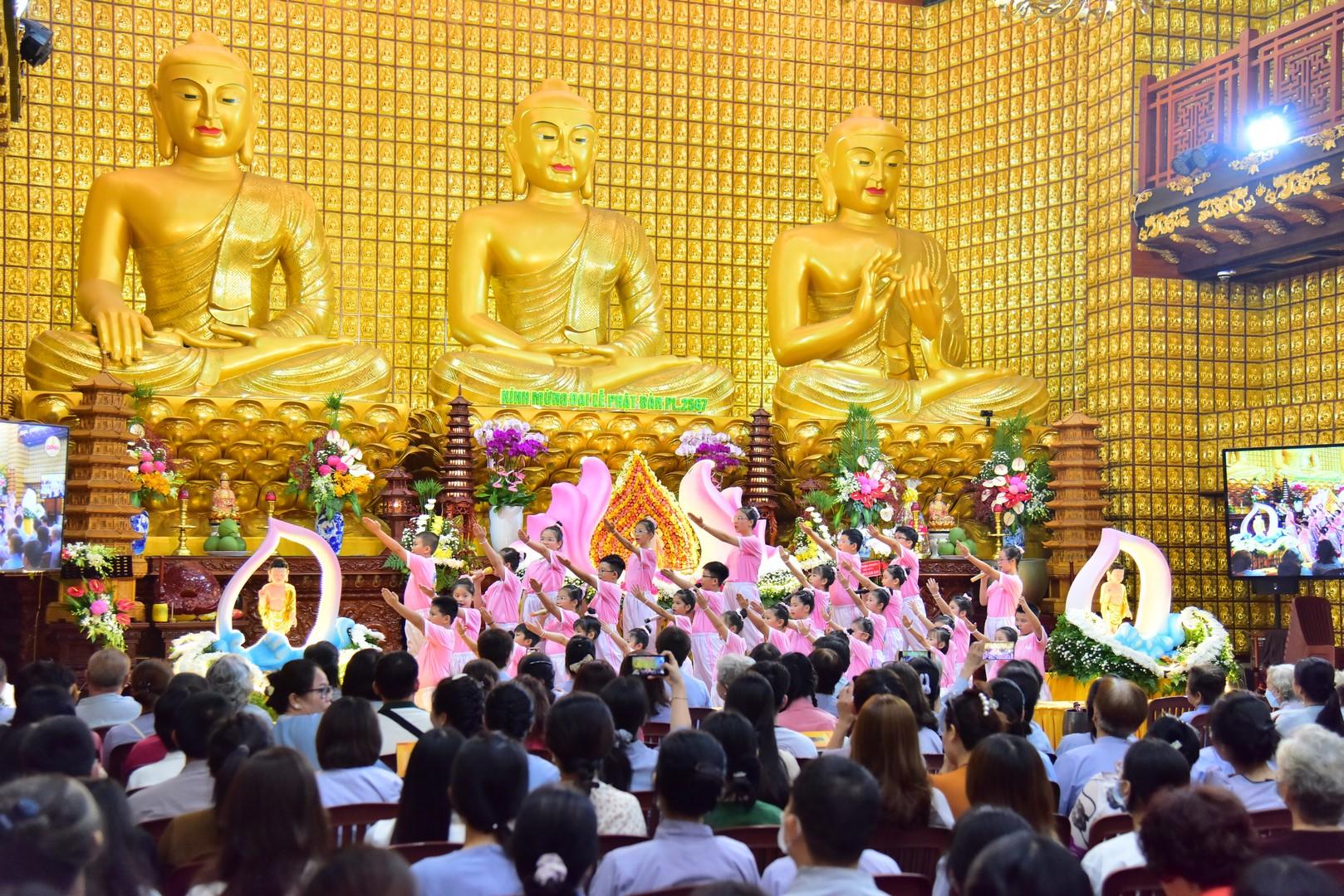 Trang nghiêm khóa lễ tắm Phật tại chùa Giác Ngộ