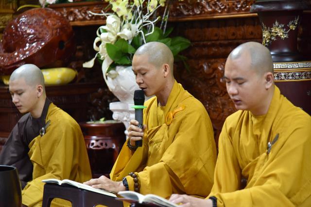 Khóa tu Ngày an lạc: Phương pháp trị liệu khổ đau của Phật Dược Sư