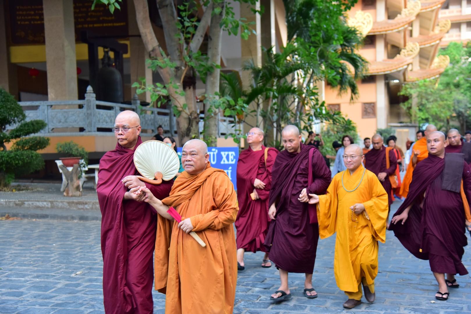 Đoàn Phật giáo Miến Điện vấn an sức khỏe Đức Pháp chủ Thích Trí Quảng và Hòa thượng Thích Giác Toàn