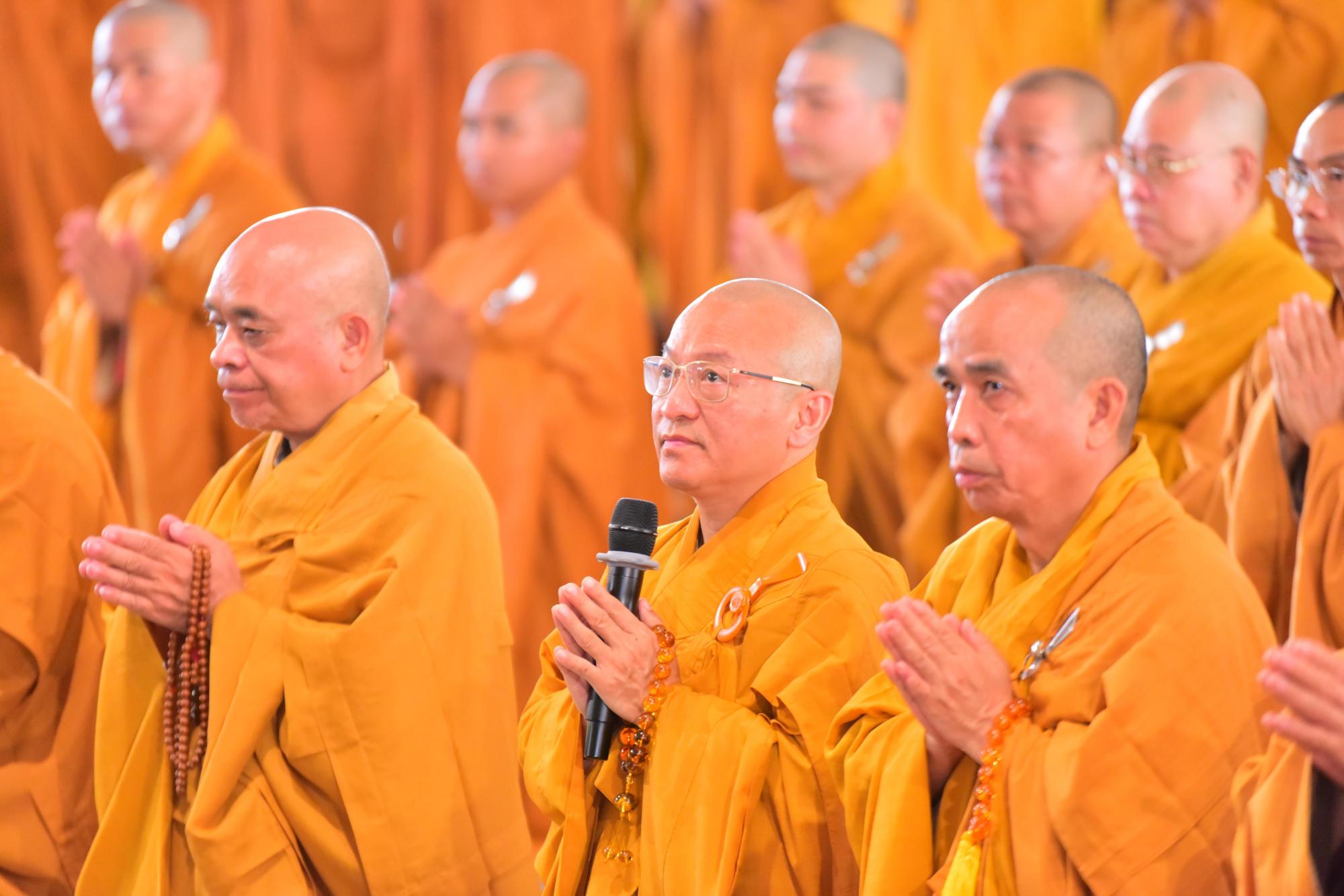 Thời pháp thoại đầu tiên trong khóa huân tu 10 ngày tại Học viện Phật giáo Việt Nam tại TP.HCM