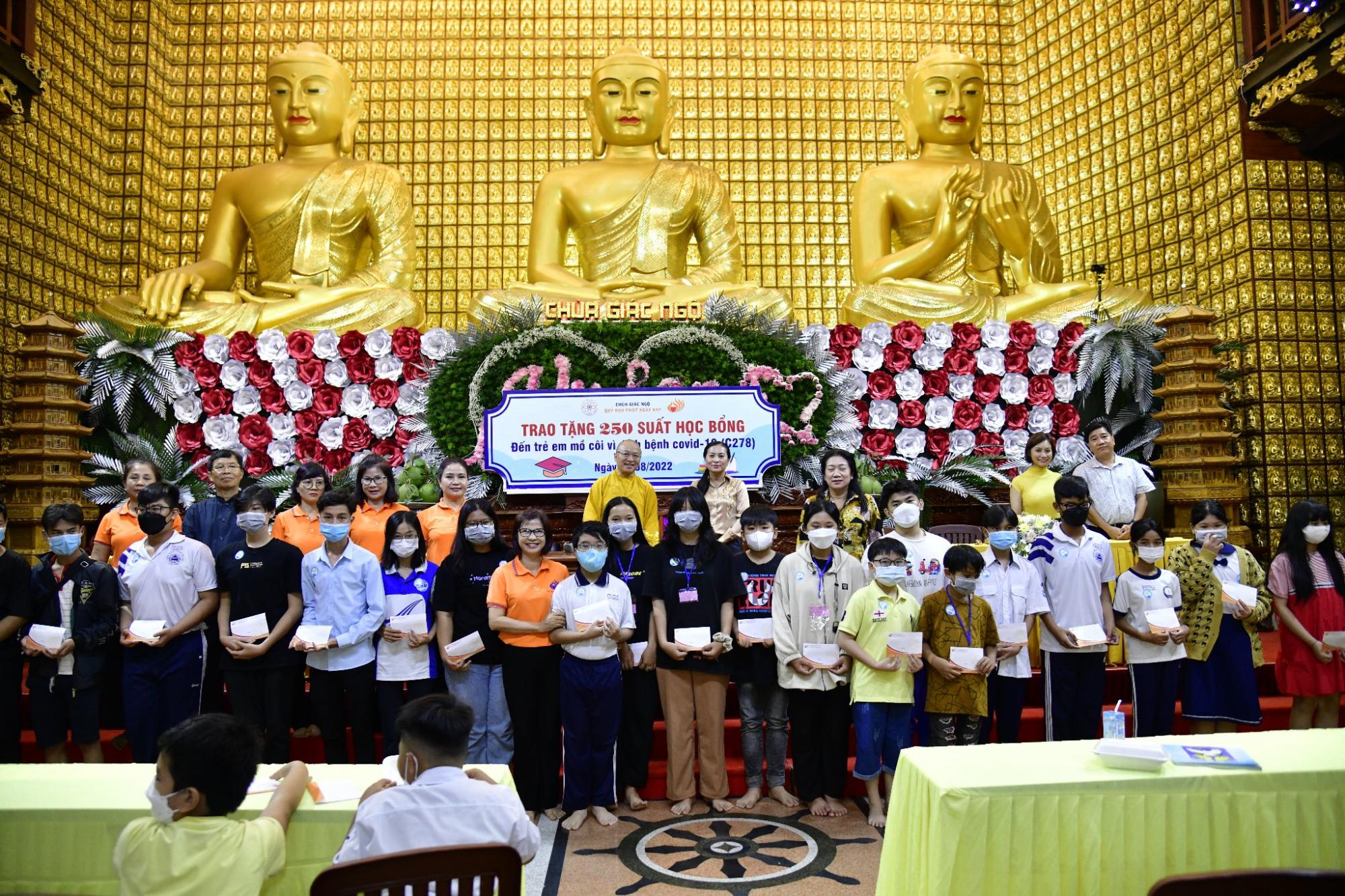 Quỹ Đạo Phật Ngày Nay trao tặng 250 suất học bổng đến trẻ em mồ côi vì dịch bệnh Covid-19